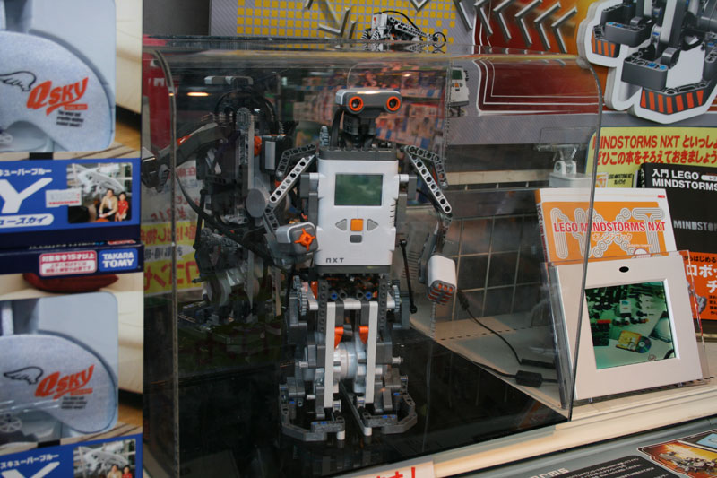 Illustration for article titled Awesome Robotics Shop is Hidden Above a Regular Electronics Store in Akihabara